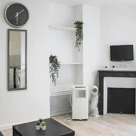With Wifi 10 Min Walk From Paris Апартаменты